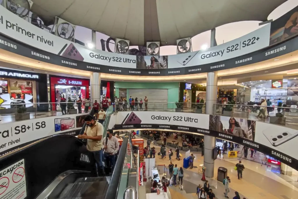 Consumidores tienen derecho a cambios y devoluciones incluso en productos de outlet, señala Indecopi