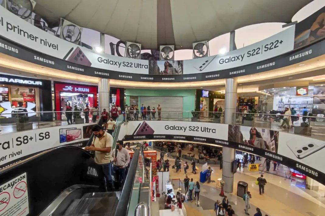 Consumidores tienen derecho a cambios y devoluciones incluso en productos de outlet, señala Indecopi