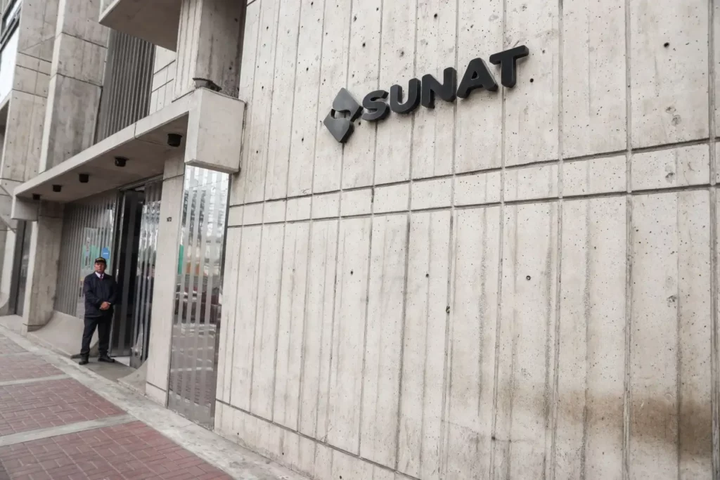Sunat fortalece la lucha contra la evasión tributaria mediante control de empresas fantasma Sunat fortalece la lucha contra la evasión tributaria mediante control de empresas fantasma