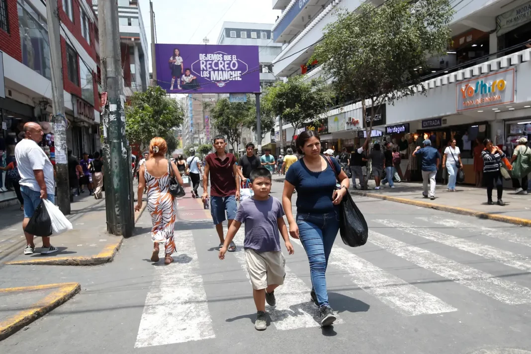 Gamarra apuesta por prendas ligeras y promociones ante un invierno menos intenso en 2026