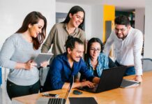 Trabajadores priorizan crecimiento y bienestar sobre salario en decisiones laborales, según estudio