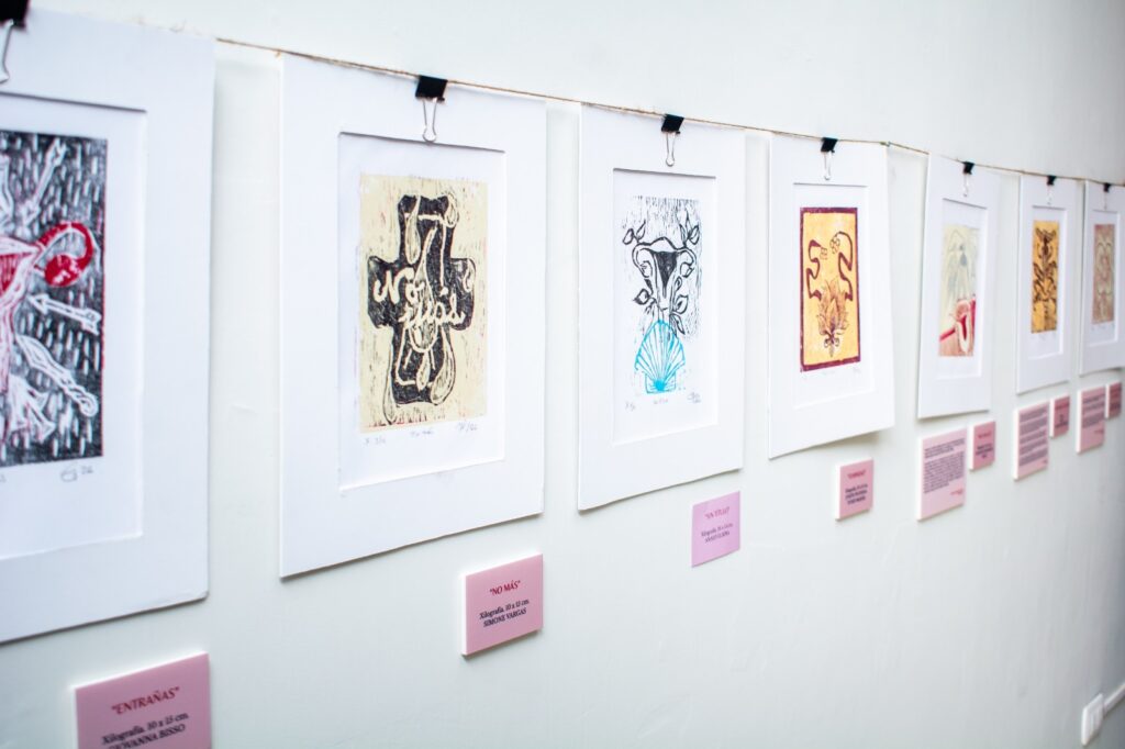 Exposición en Piura convierte el grabado en una herramienta para visibilizar la endometriosis
