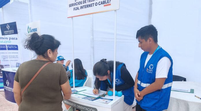 OSIPTEL orientó a usuarios sobre sus derechos y herramientas digitales durante feria de servicios en Paita