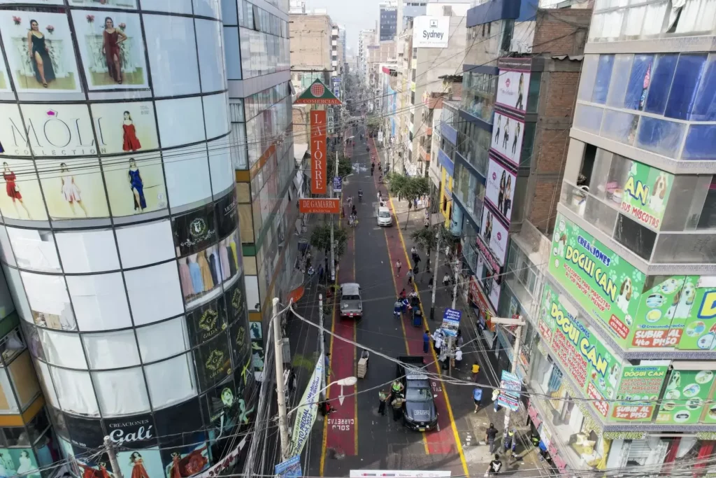 Gamarra proyecta ventas de hasta S/ 18 millones diarios durante la campaña de Fiestas Patrias Gamarra proyecta ventas de hasta S/ 18 millones diarios durante la campaña de Fiestas Patrias