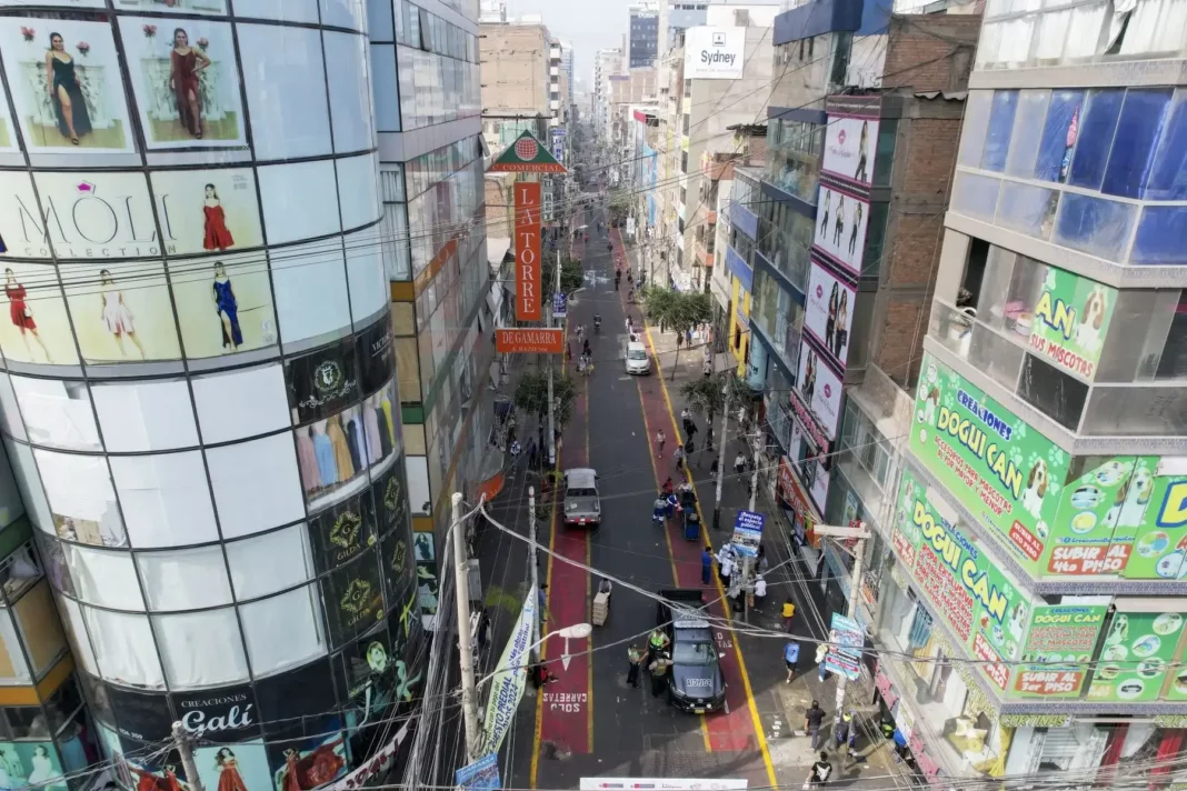 Gamarra proyecta ventas de hasta S/ 18 millones diarios durante la campaña de Fiestas Patrias Gamarra proyecta ventas de hasta S/ 18 millones diarios durante la campaña de Fiestas Patrias