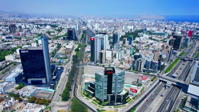 SBS establece que bancos y entidades financieras deberán informar oportunamente a clientes sobre eventos que los afecten