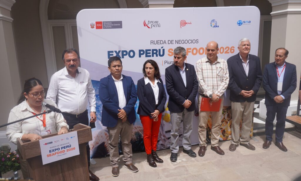 El titular del Mincetur participó en la inauguración de Expo Perú Seafood 2026 en Piura. Durante la actividad, destacó la presencia de compradores internacionales y señaló que el país debe avanzar hacia la elaboración de productos terminados para generar más empleo.