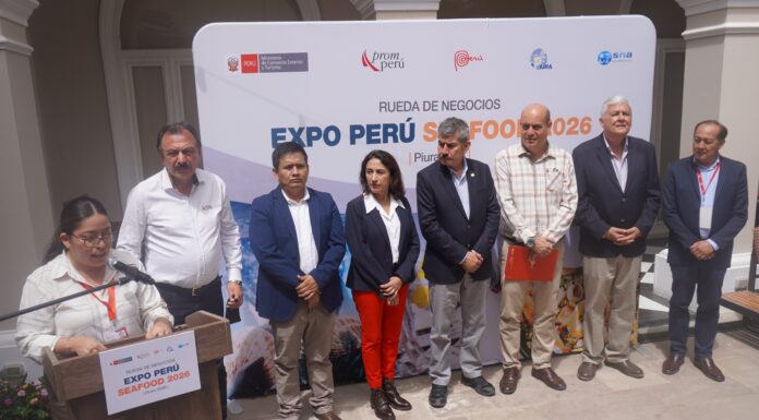 Ministro de Comercio Exterior plantea impulsar productos acuícolas con mayor valor agregado en Perú El titular del Mincetur participó en la inauguración de Expo Perú Seafood 2026 en Piura. Durante la actividad, destacó la presencia de compradores internacionales y señaló que el país debe avanzar hacia la elaboración de productos terminados para generar más empleo.