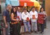 La actividad se desarrolla del 13 al 23 de agosto en el bulevar del Jr. Ayacucho. Participan pequeños negocios con productos como artesanías, joyería, alimentos, bebidas y libros.