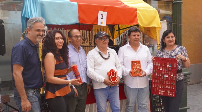 Feria “Manos que crean, tierra que produce” reúne a emprendedores en el centro de Piura La actividad se desarrolla del 13 al 23 de agosto en el bulevar del Jr. Ayacucho. Participan pequeños negocios con productos como artesanías, joyería, alimentos, bebidas y libros.