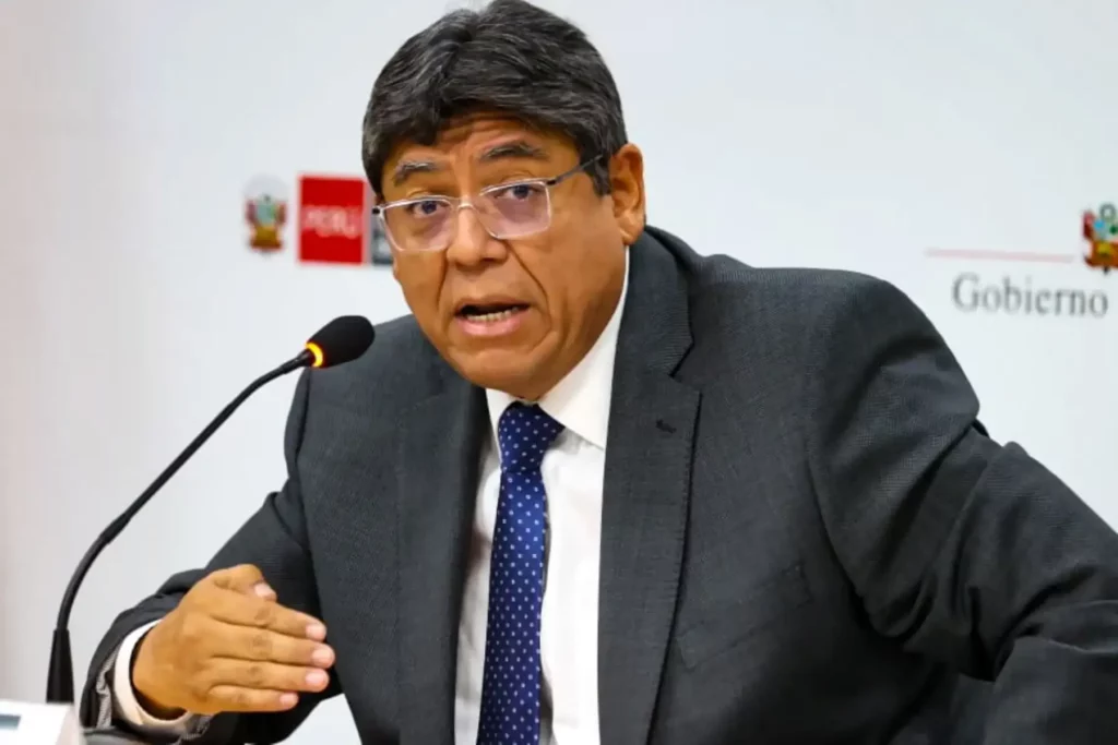 MEF: Perú busca crecer 6%, reducir informalidad al 50% y pobreza al 15%